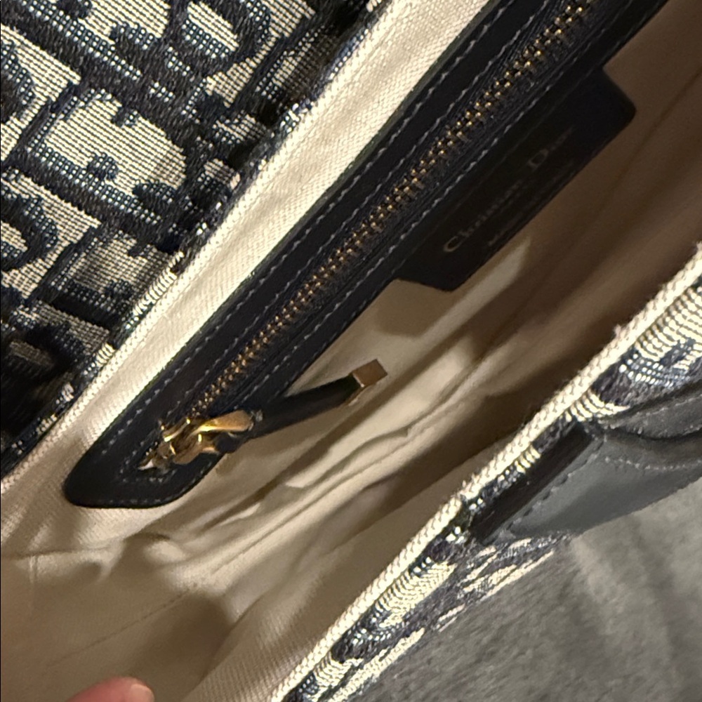 LIKE NEW Dior Blue Oblique Medium Saddle Bag - Picture 10 of 11